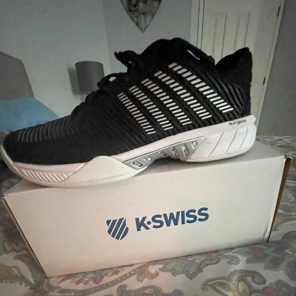 K-Swiss Hypercourt supreme tennis shoe excellent condition-only worn once